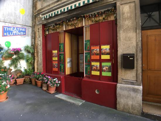 Entrée du théâtre