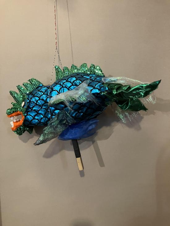 Dragon bleu à crête verte