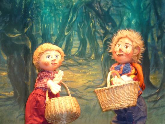 Ptilou et Gran-Toine dans la forêt bleue avec leurs paniers