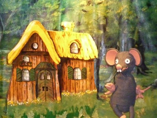 Ratapon devant la maison des ours