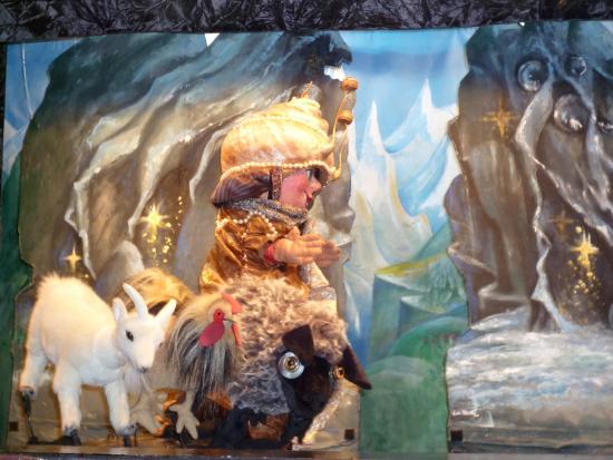 Margote et les animaux de l'étable au bord du ravin